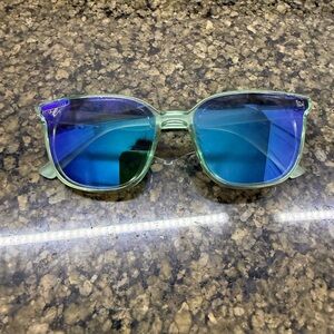 Chic Women’s Roxy Sunglasses with Blue Lenses